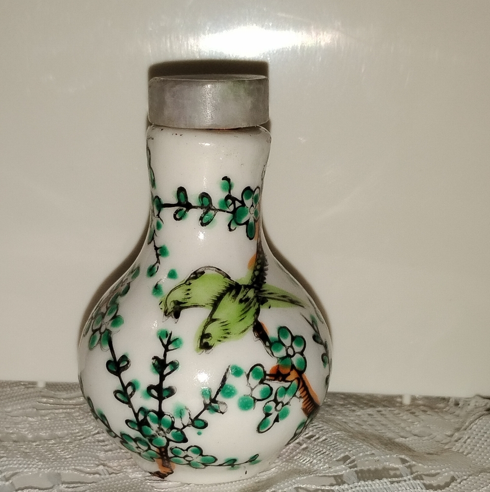 Vintage handpainted Japanese snuff bottle/jar. Marble top vibrant color birds